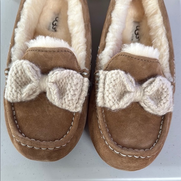 UGG Chestnut Ansley Knit Bow Moccasin Slippers - Picture 2 of 12